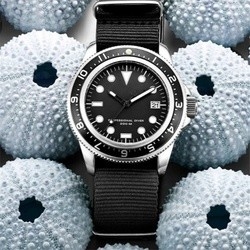 Round ODM Analogue Wrist Watch 42mm Divers Wristwatch Nylon Strap