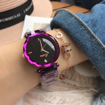 Woman Bracelet Watch with Magnetic Buckle Starry Sky Clock Luxury Crystal Gift Quartz Wristwatch Fashion Elegant Ladies Watch
